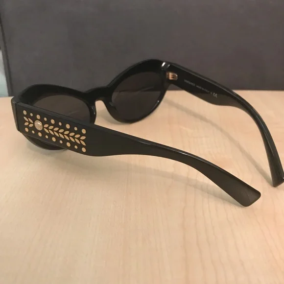 VERSACE SUNGLASSES NIB sunglasses for women Black cateye / gold + Versace case